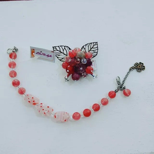 Set Gelang & Bros Hijab Manik Kristal Merah Stroberi Cantik