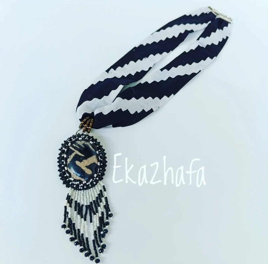 Kalung Kain Syal Motif Chevron Liontin Sulam Manik Rumbai V